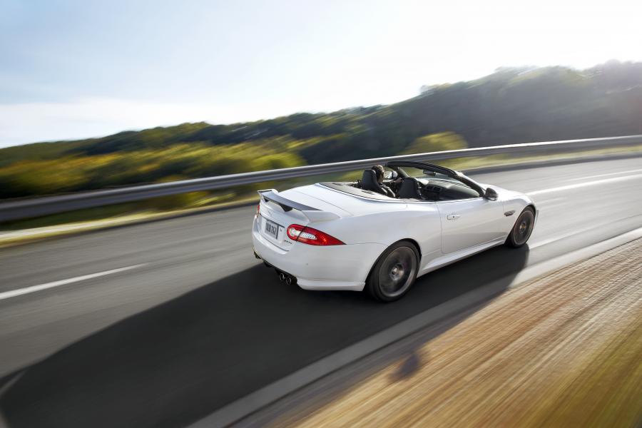  Jaguar XKR-S Convertible 2012 года  (фото 35 из 45)